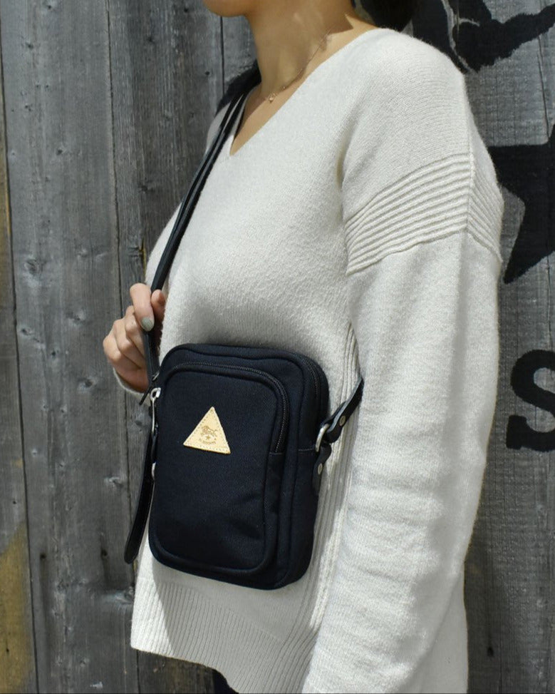 【イルビゾンテ】ナイロンクロスボディバッグ 54242305121