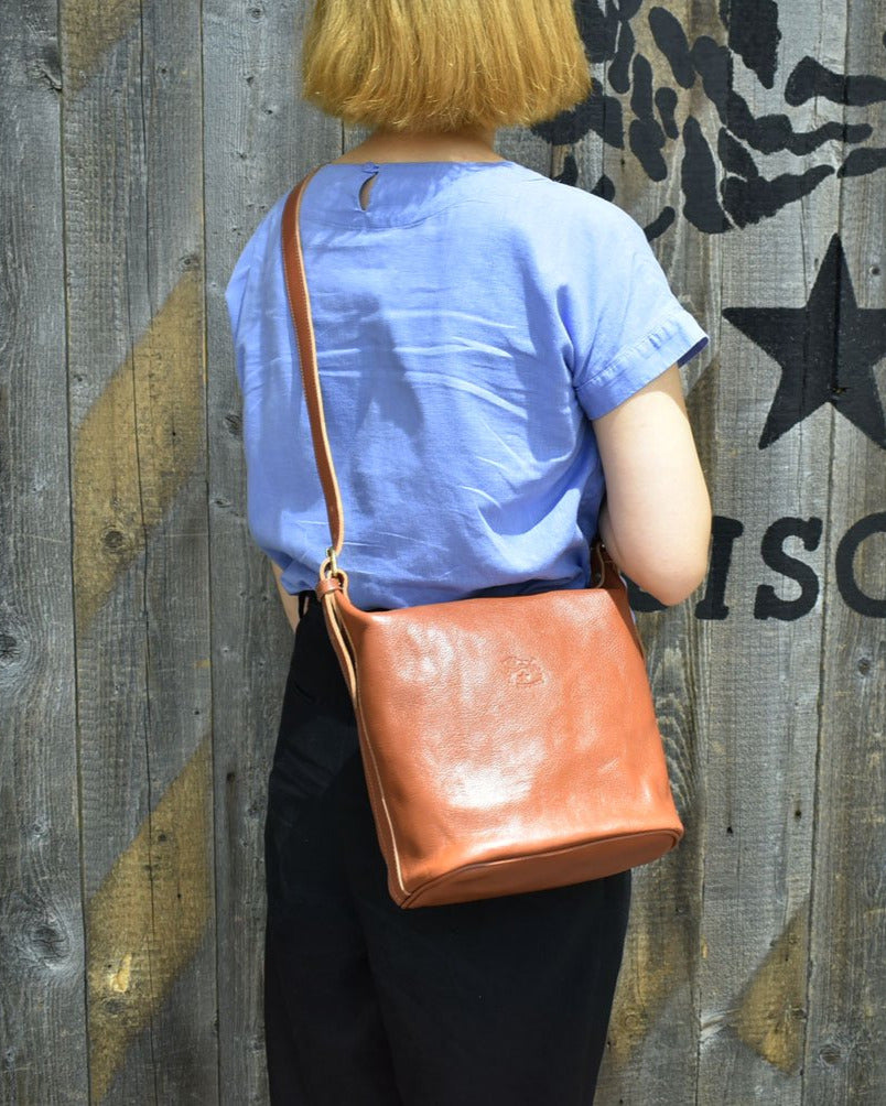 【イルビゾンテ】ショルダーバッグ 5442300111