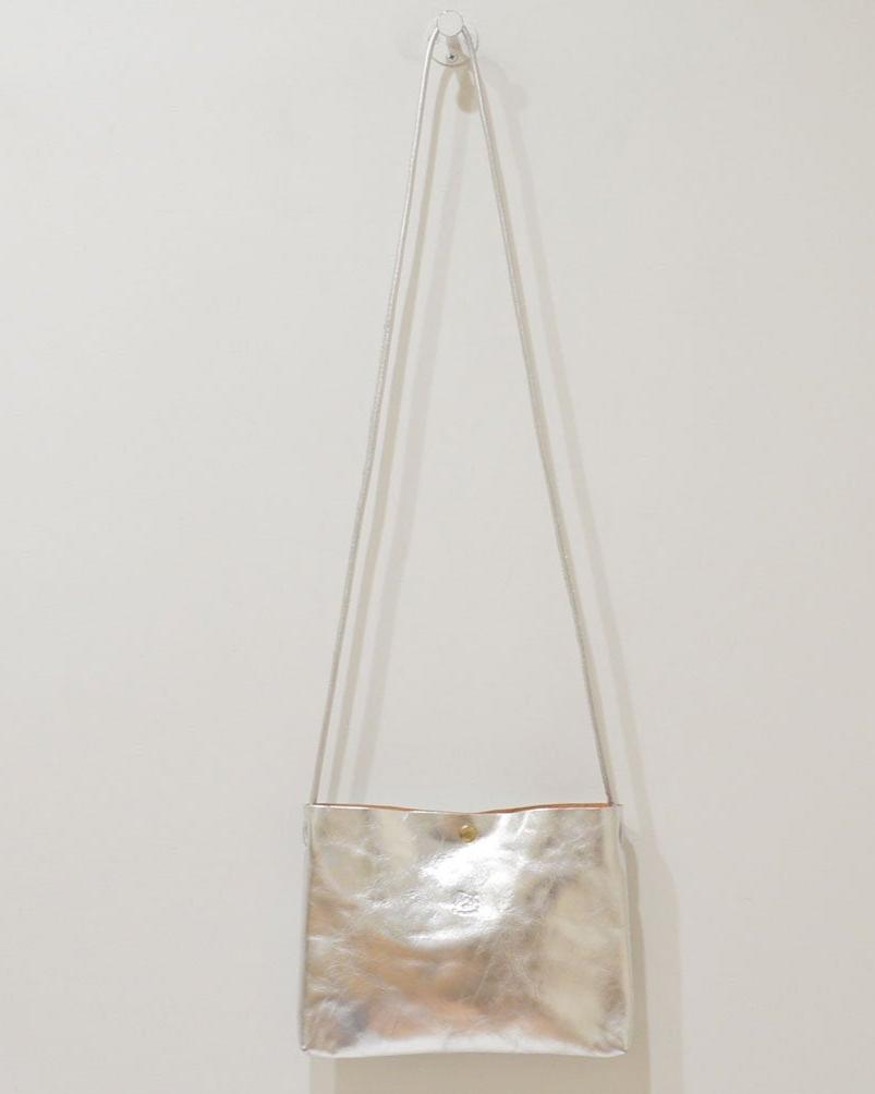 【イルビゾンテ】メタリックレザー クロスボディバッグ 54202303611