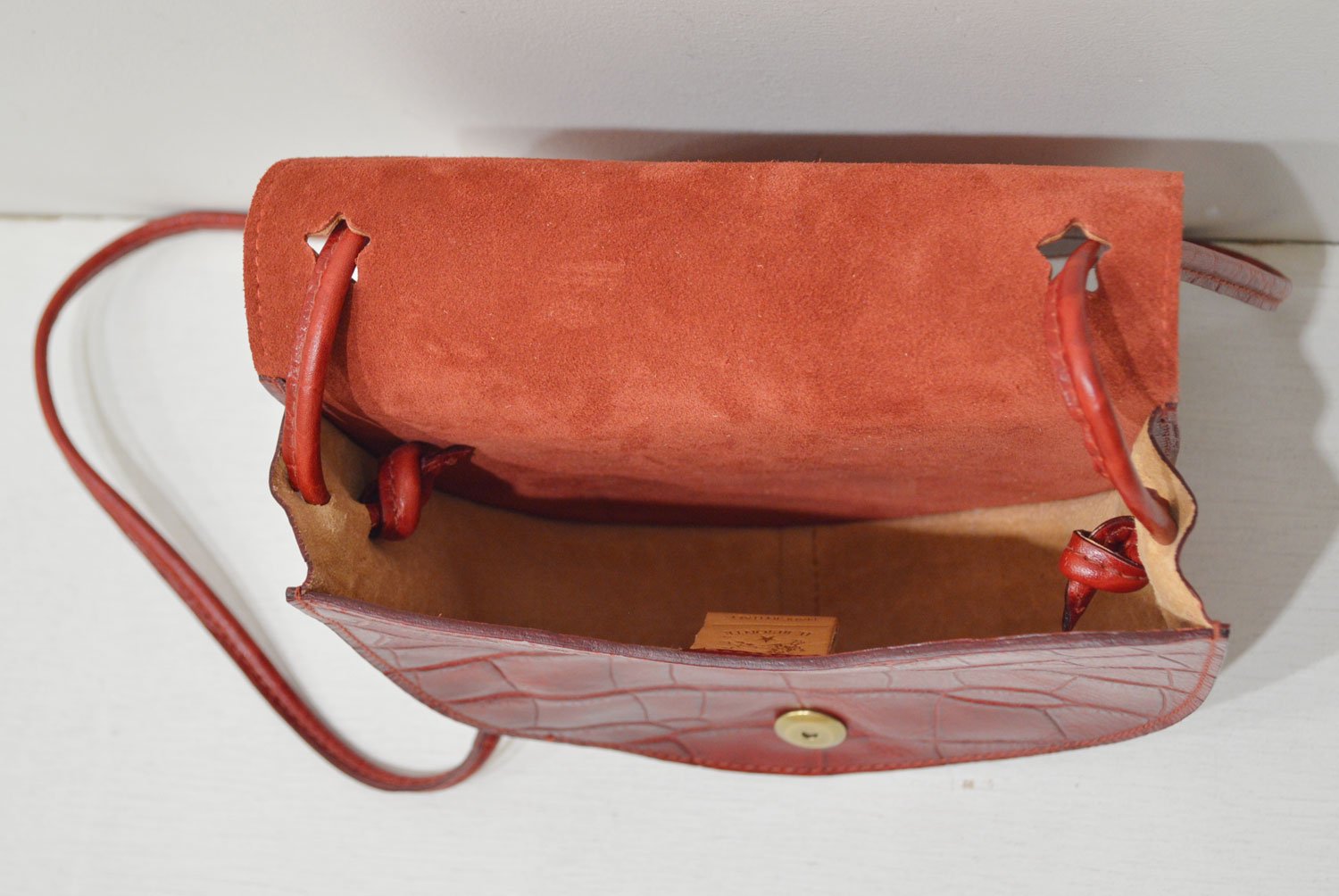 【イルビゾンテ】クロコエンボスドレザー クロスボディバッグ 54202307711