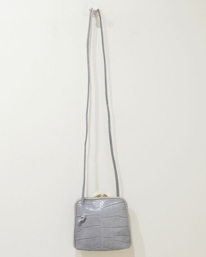 【イルビゾンテ】クロコエンボスドレザー クロスボディバッグ 54202307811