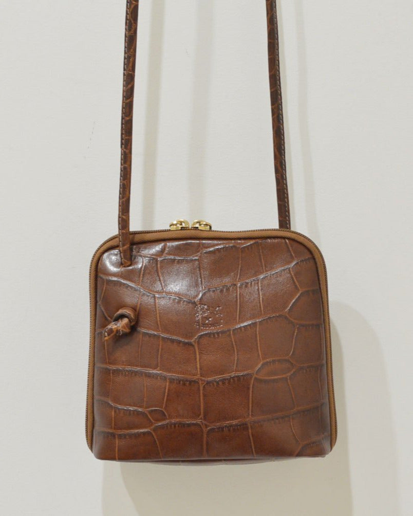 【イルビゾンテ】クロコエンボスドレザー クロスボディバッグ 54202307811