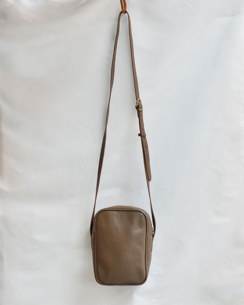 【イルビゾンテ】クロスボディバッグ 54212300211