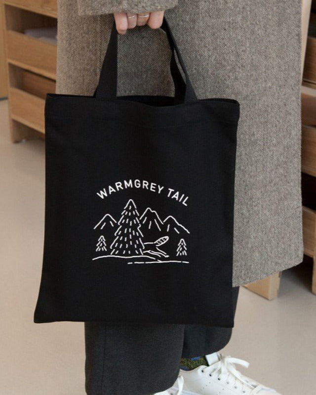 WARMGREY TAIL(ウォームグレーテール）/ DOTOM BLACK LOGO BAG【バーン 