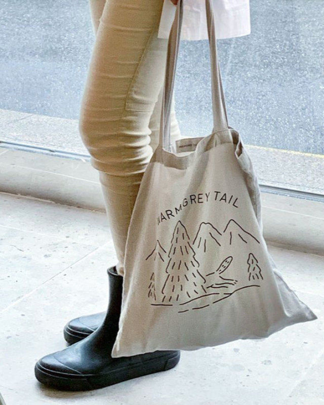 【バーンストア】WARMGREY TAIL / LOGO BAG - WARM GREY ファブリックバッグ