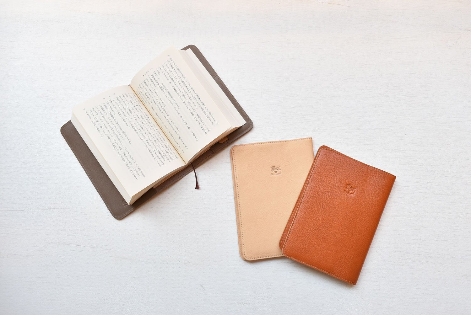 【イルビゾンテ】ブックカバー 411854