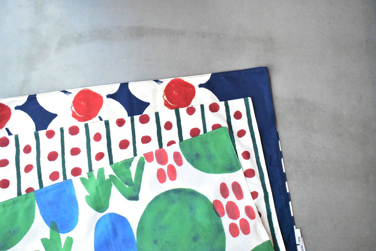 【バーンストア】Nukit / tinkle red クッションカバー