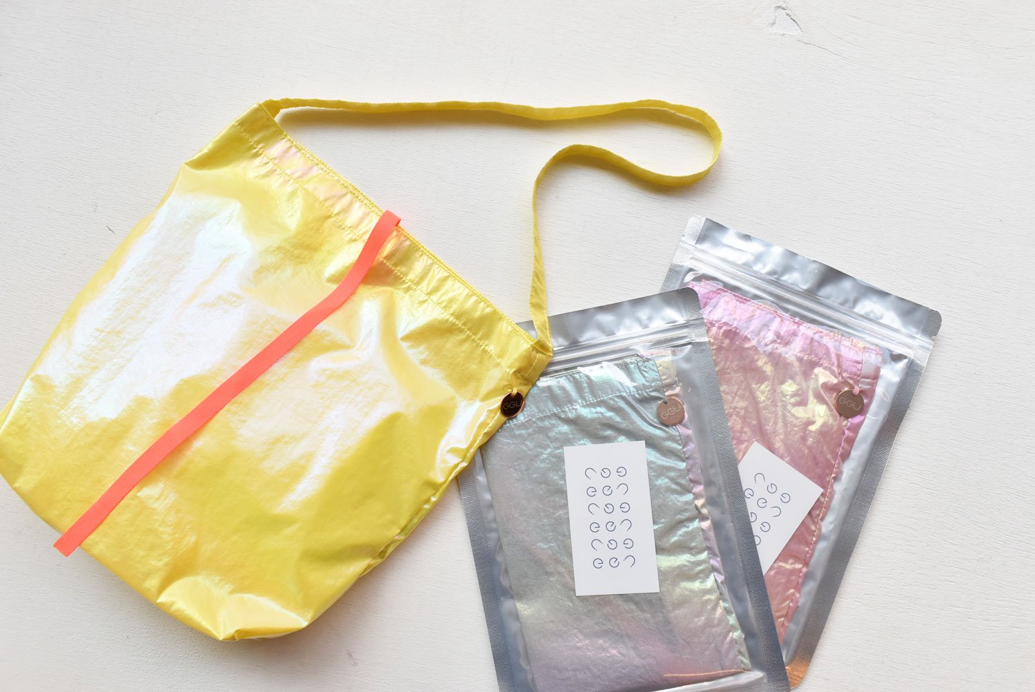 【バーンストア】GGU mini hologram shoulder bag