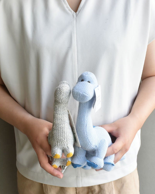 【バーンストア】Best Years / Knitted Organic Cotton Pink Diplodocus Dinosaur Baby Rattle