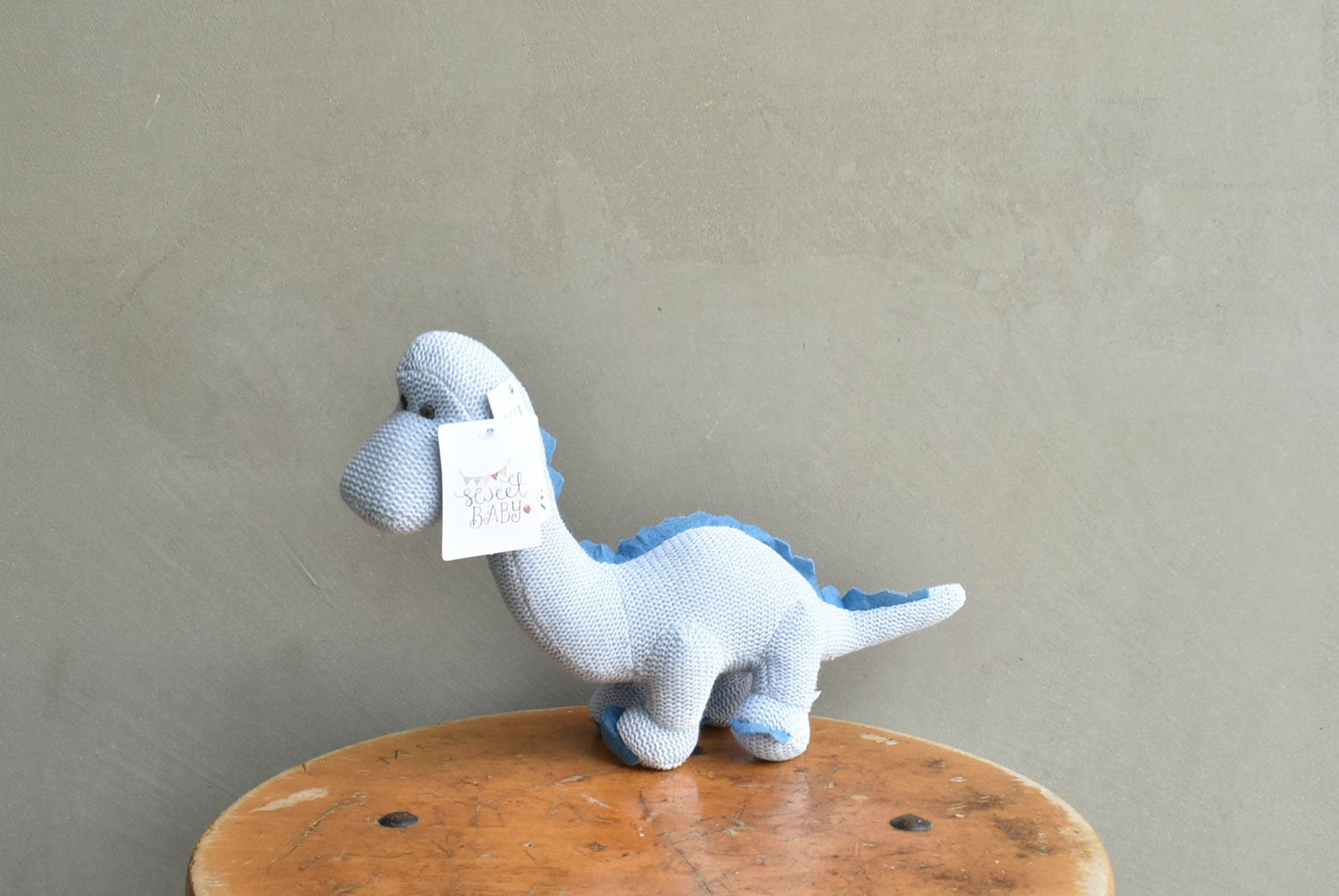 【バーンストア】Best Years / Knitted Organic Cotton Blue Diplodocus Dinosaur Baby Rattle