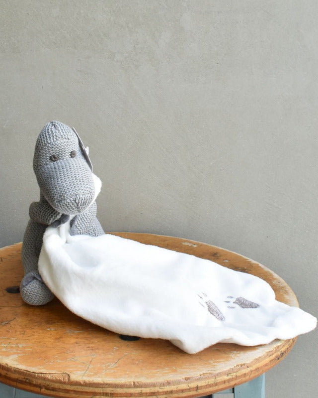 【バーンストア】Best Years / Grey Diplodocus Knitted Dinosaur Soft Toy with Comfort Blanket