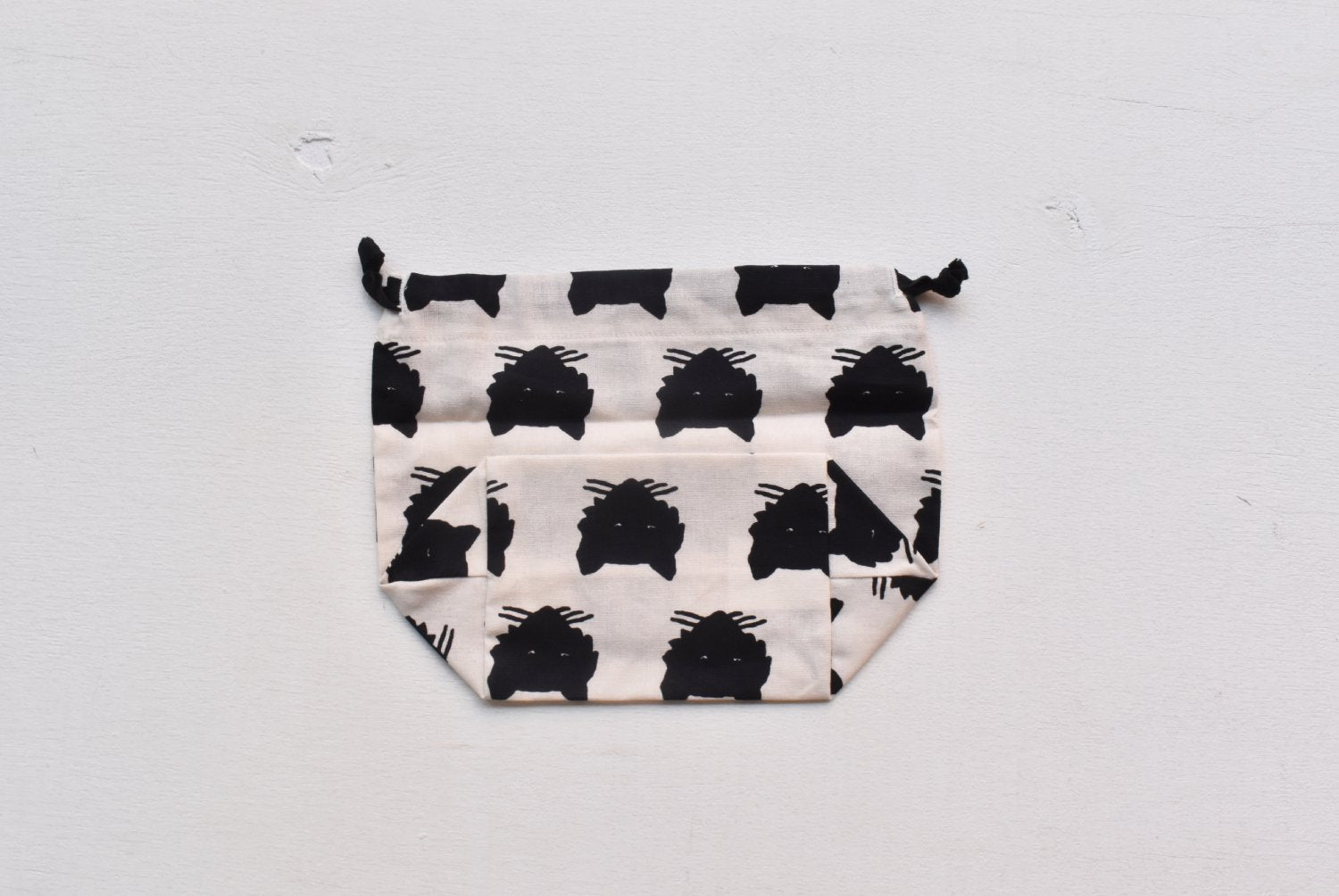 【バーンストア】WARMGREY TAIL / WOLF STRING POUCH - BLACK ON IVORY