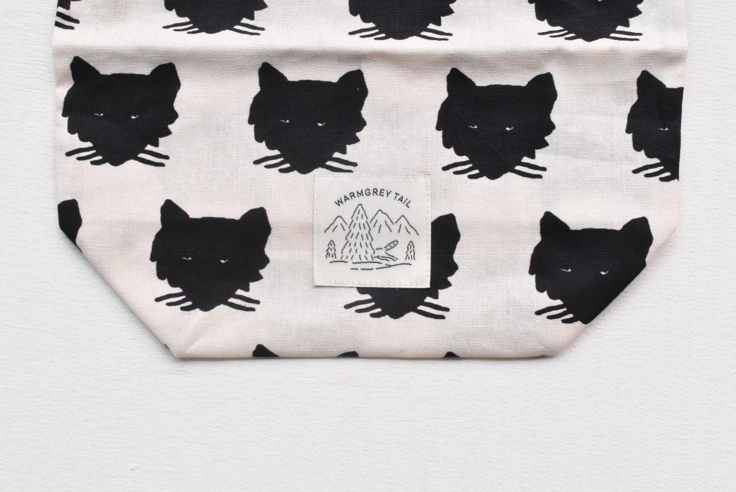 【バーンストア】WARMGREY TAIL / WOLF STRING POUCH - BLACK ON IVORY