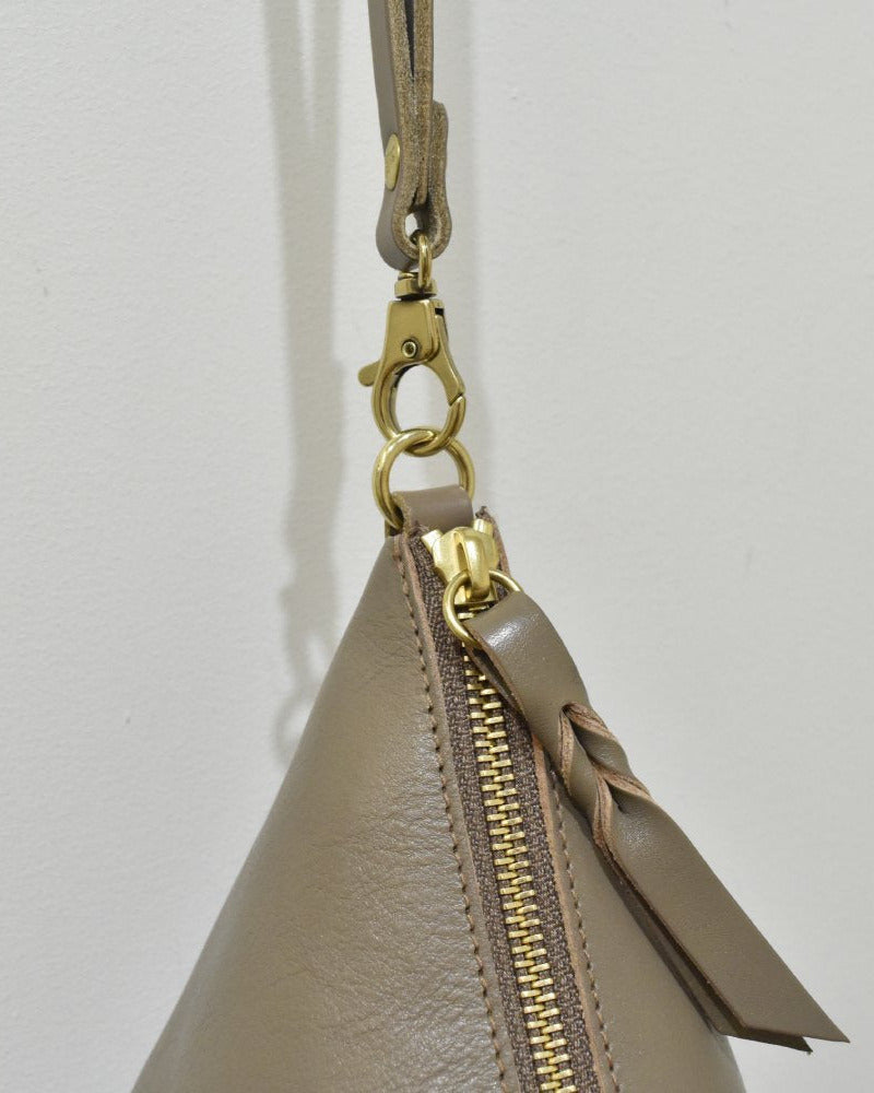 【イルビゾンテ】ハンドバッグ 54242305113