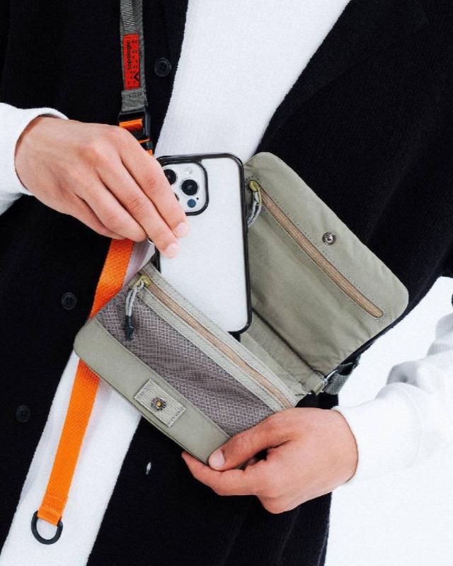 topologie / Phone Sacoche 90 【バッグ単体】(Moss/Papery)