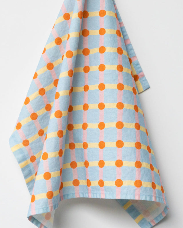 【バーンストア】WARMGREY TAIL / DOT CHECK KITCHEN CLOTH -STRAWBERRY ON LIGHT BLUE キッチンクロス