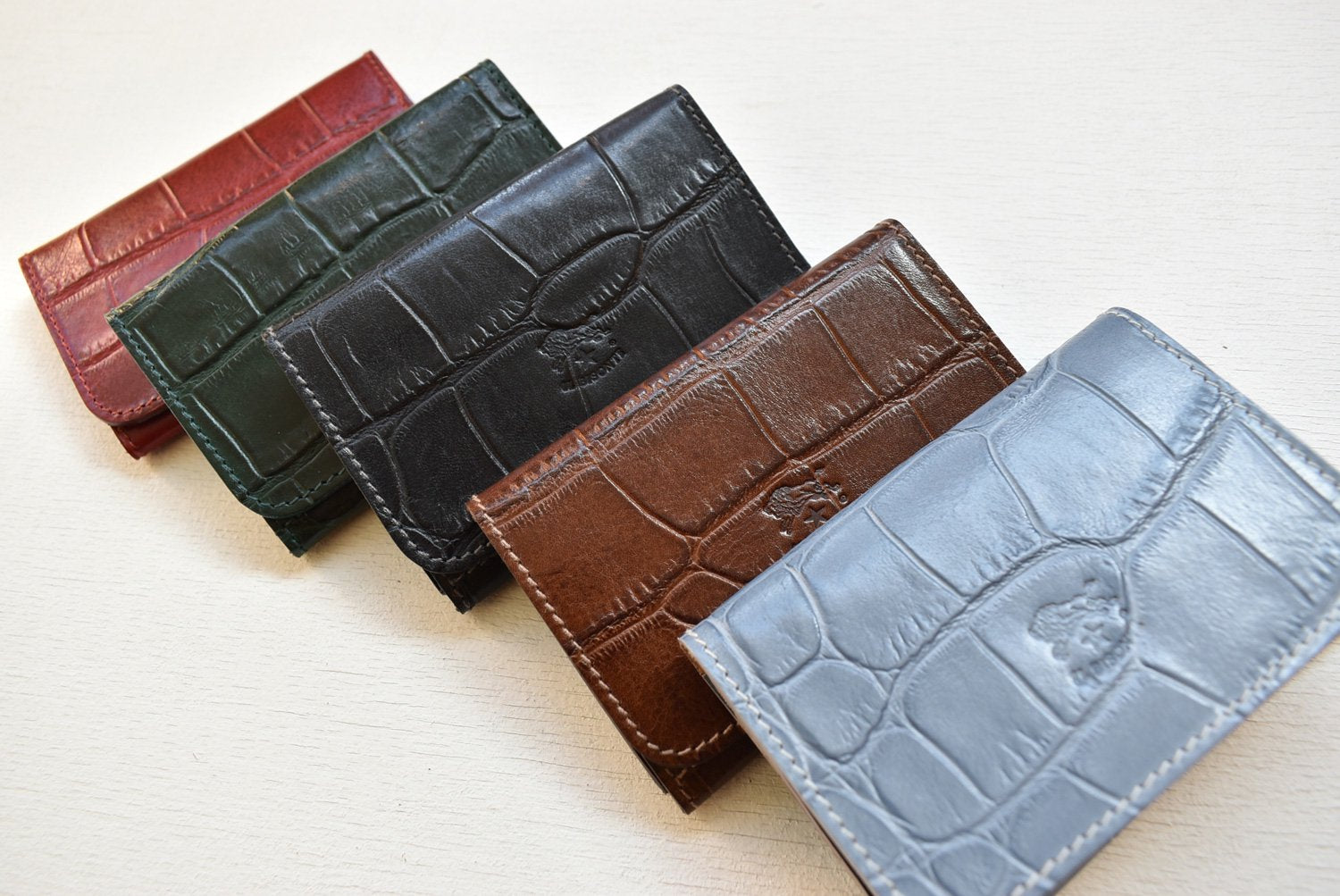 【イルビゾンテ】 クロコエンボスドレザー カードケース 5402305593