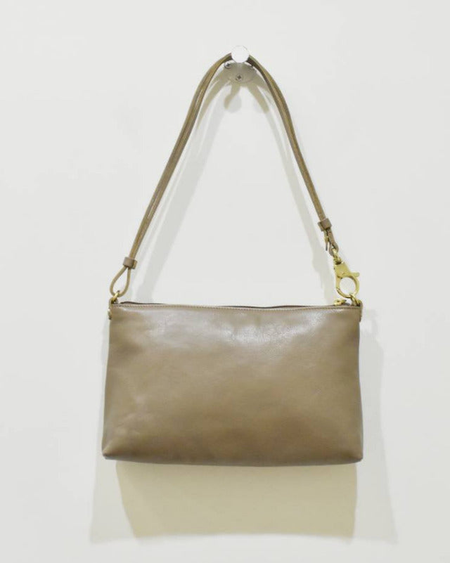 【イルビゾンテ】ショルダーバッグ 5442302211