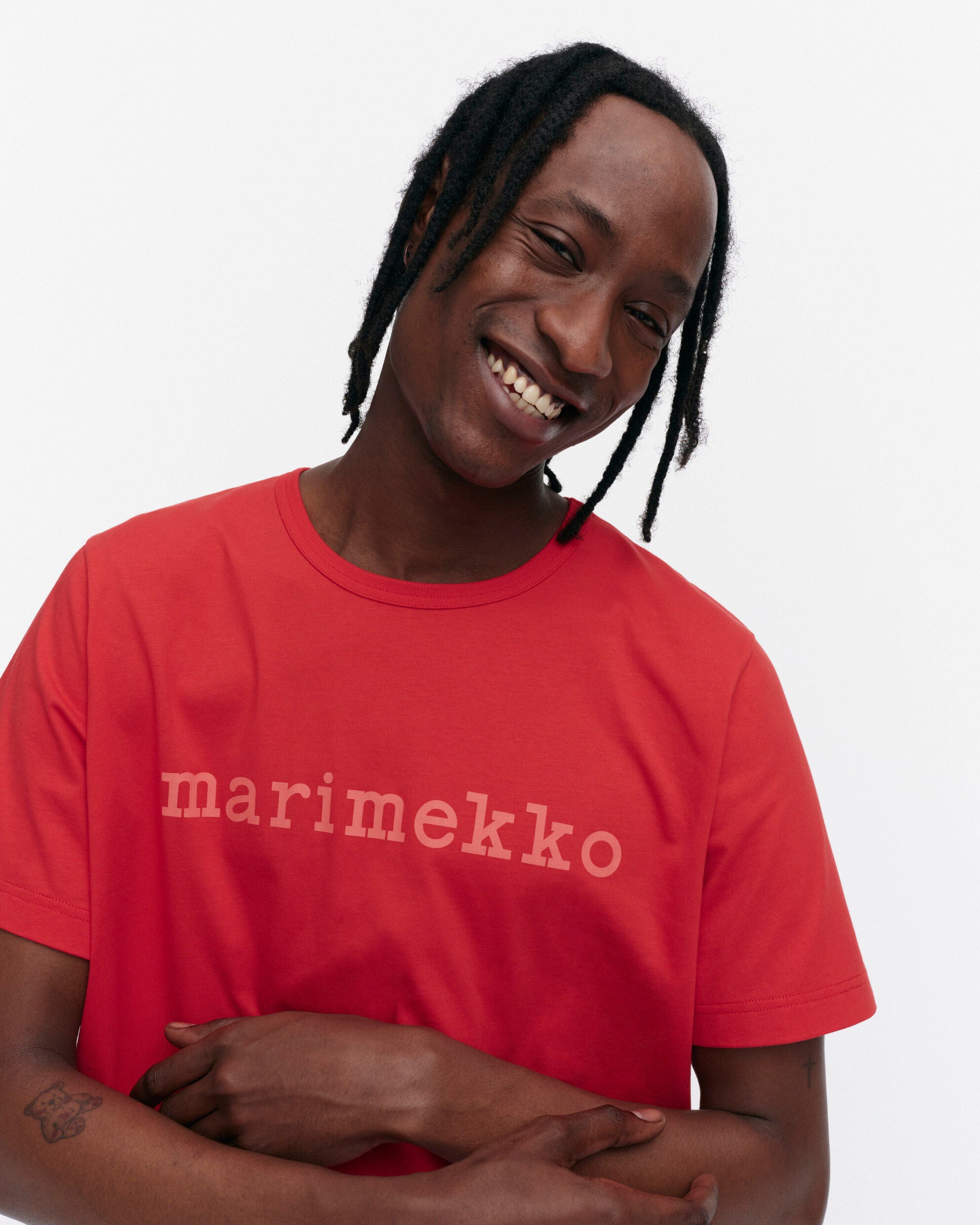 【マリメッコ】Kioski Vihne Logo Tシャツ 52254194564