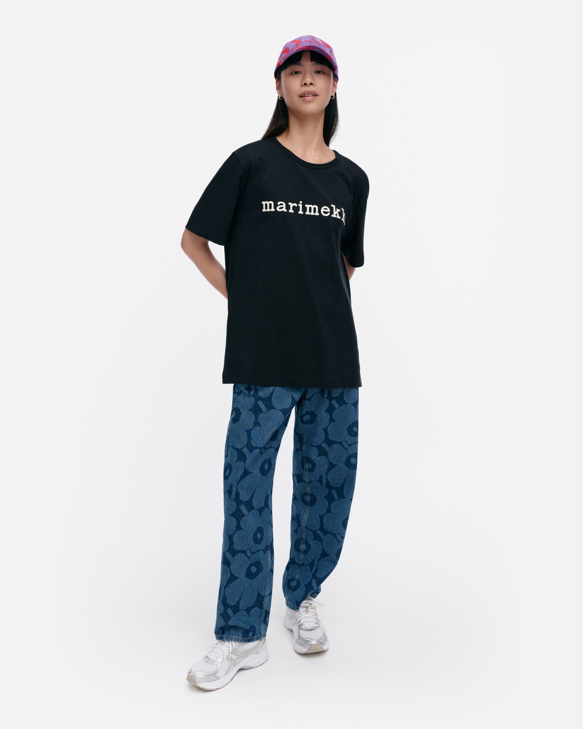 【マリメッコ】Kioski Vihne Logo Tシャツ 52254194564