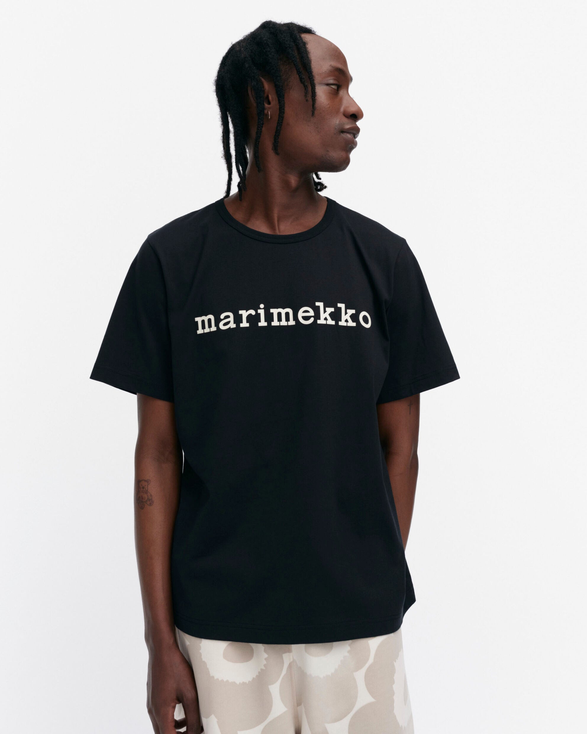 【マリメッコ】Kioski Vihne Logo Tシャツ 52254194564