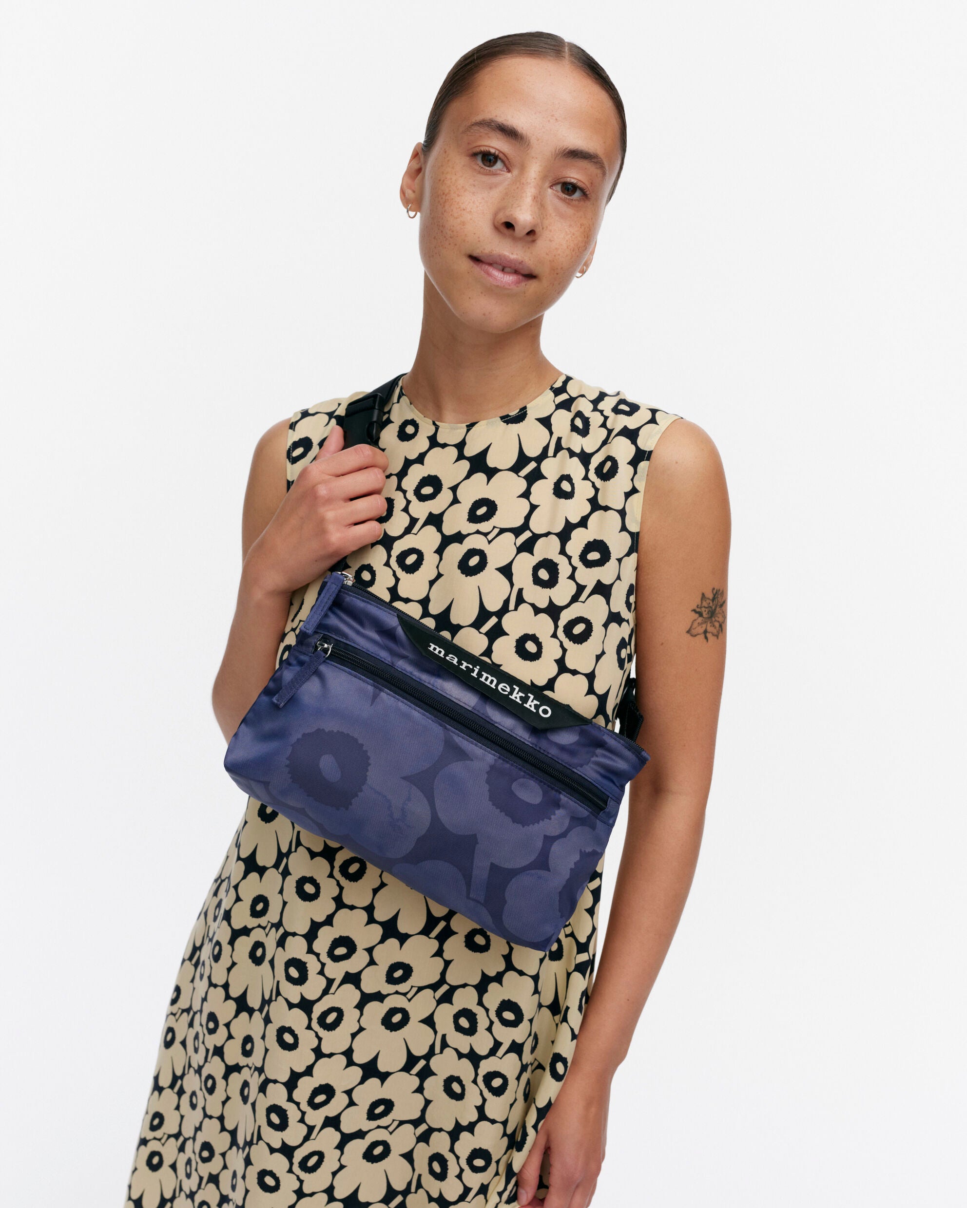 【マリメッコ】 Neat Crossbody Unikko S ショルダーバッグ 52254294572