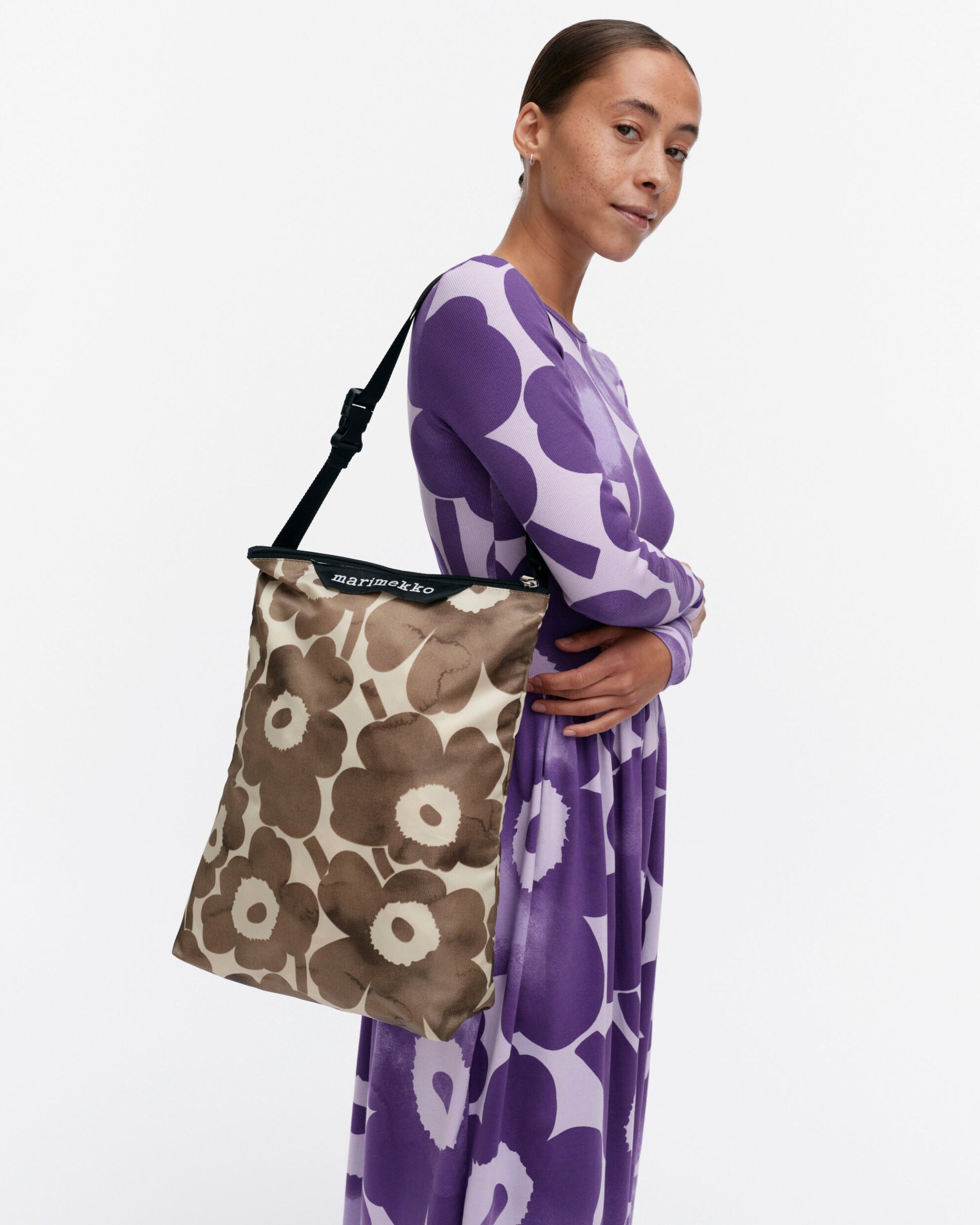 【マリメッコ】 Neat Crossbody Unikko M ショルダーバッグ 52254294574