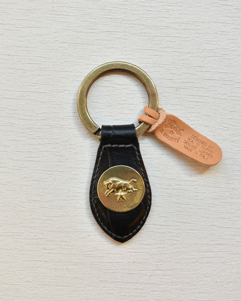 【イルビゾンテ】クロコエンボスドレザー キーホルダー 5432409250