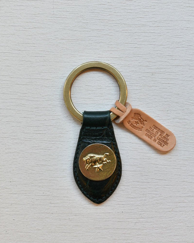 【イルビゾンテ】クロコエンボスドレザー キーホルダー 5432409250