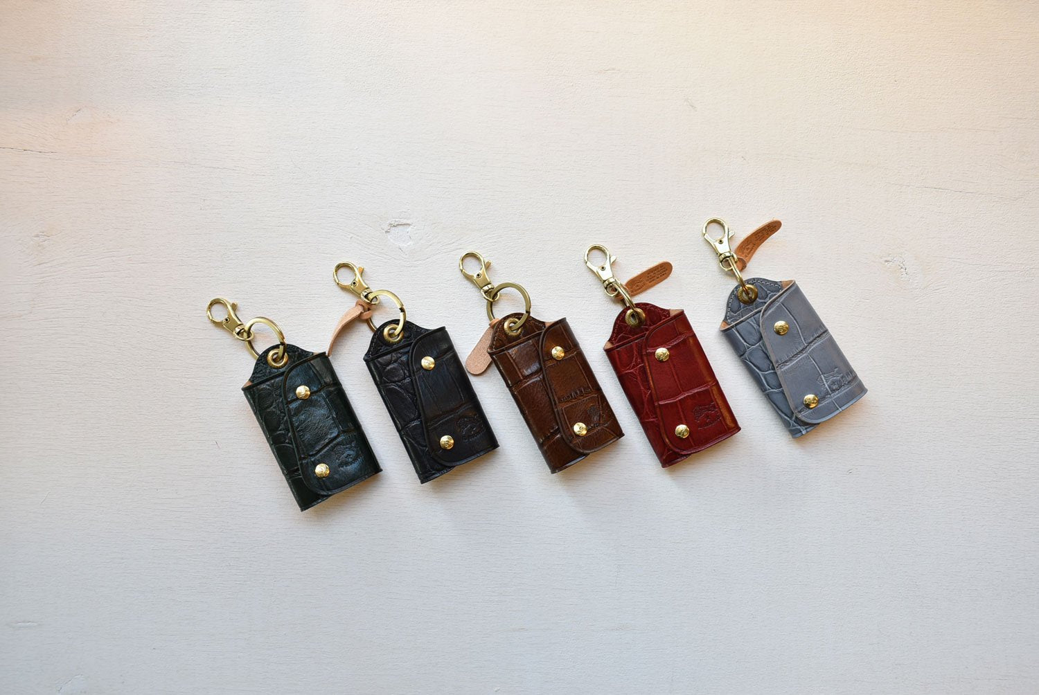 【イルビゾンテ】 クロコエンボスドレザー キーケース 5432409350