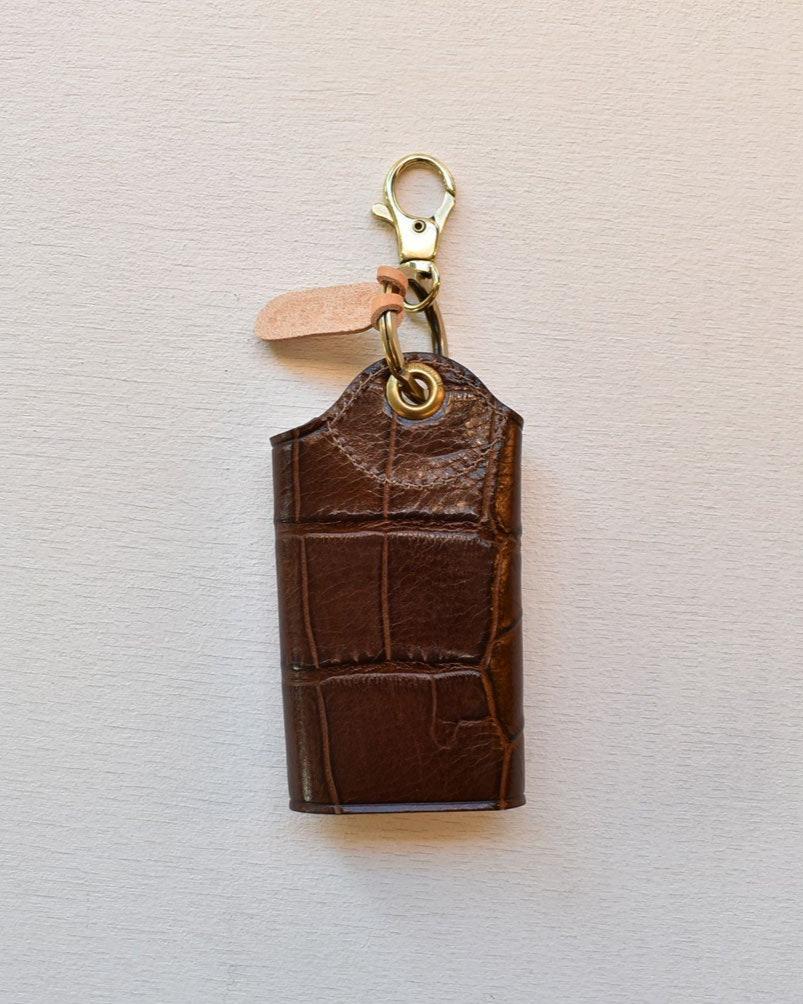 【イルビゾンテ】 クロコエンボスドレザー キーケース 5432409350