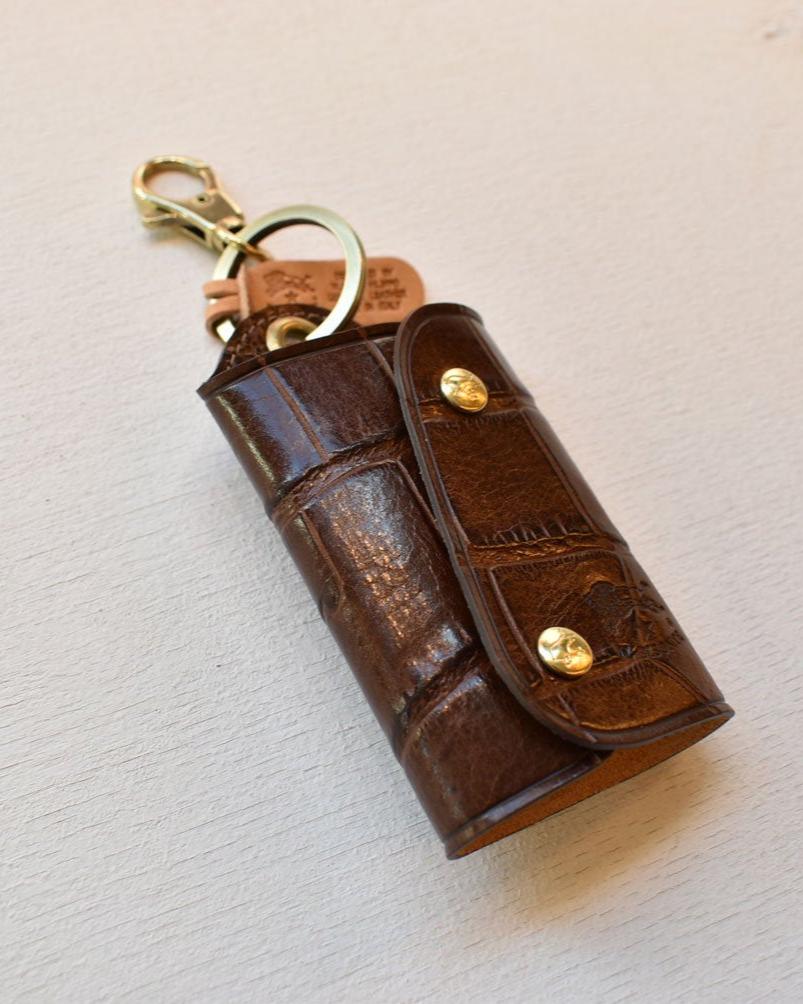 【イルビゾンテ】 クロコエンボスドレザー キーケース 5432409350