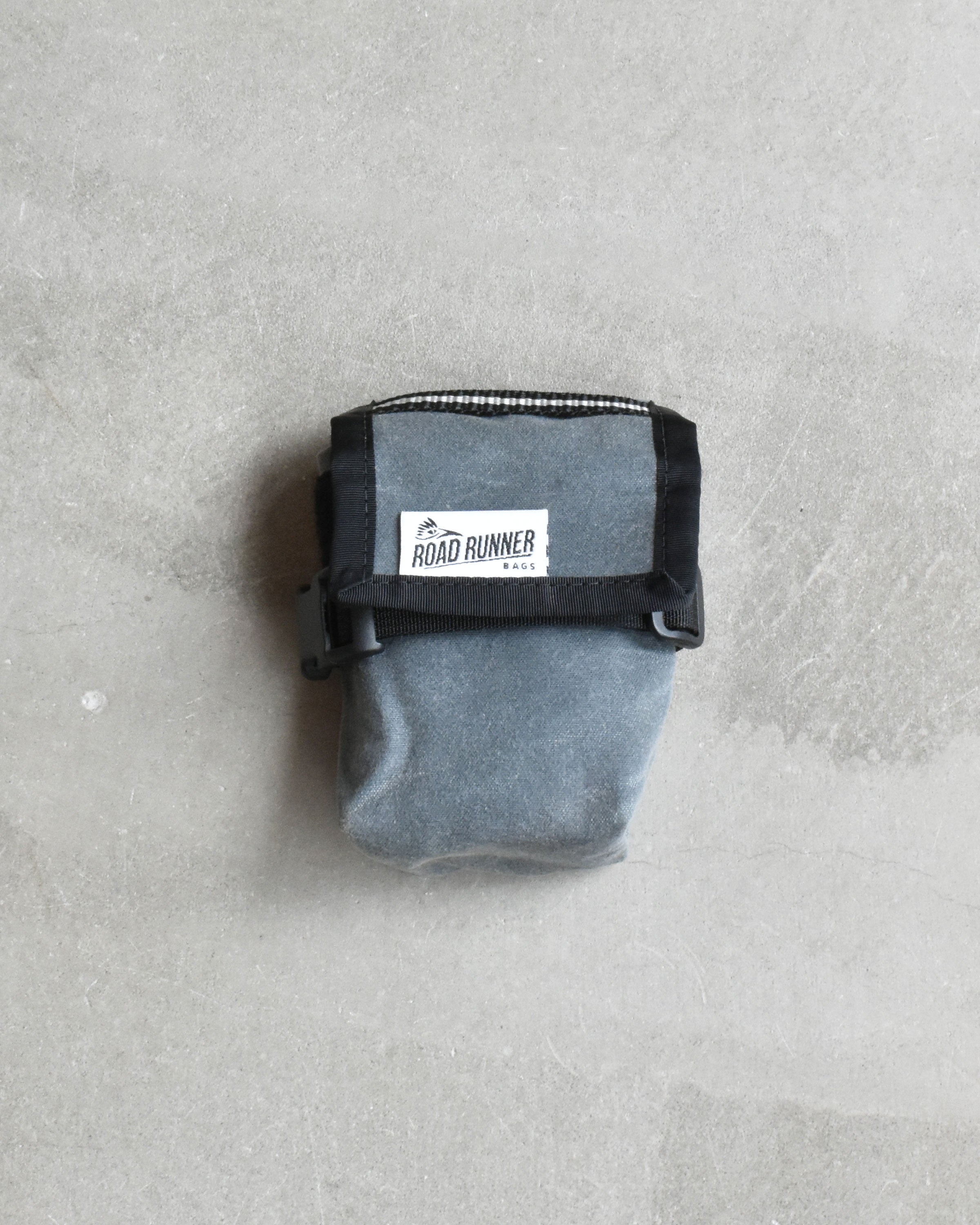 【バーンストア】ROAD RUNNER BAGS / The Drafter Saddle Bag (ドラフターサドルバッグ)