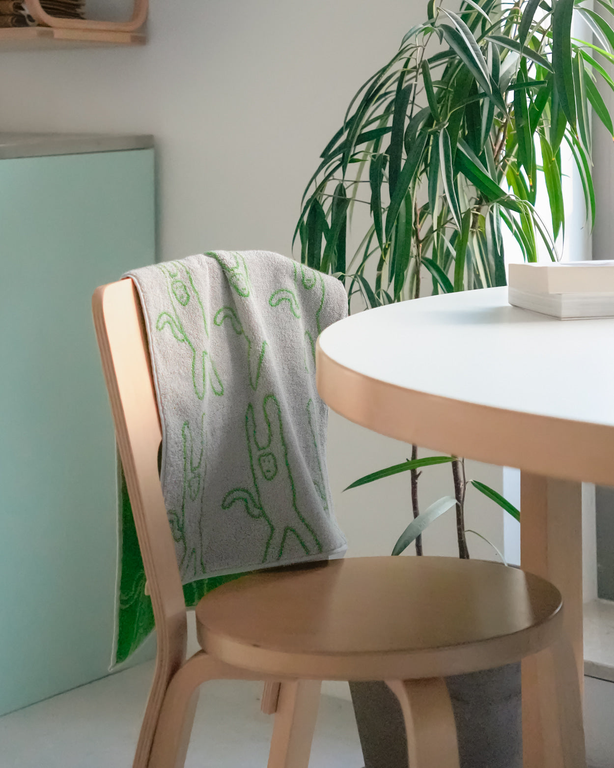 【バーンストア】WARMGREY TAIL / MONKEY FACE TOWEL - GREEN ON GREY