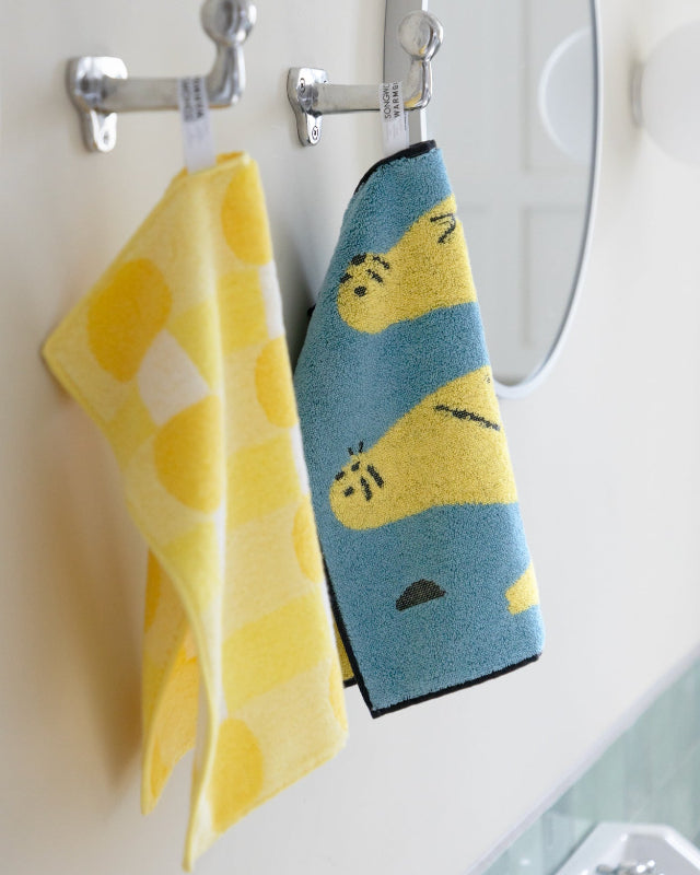 【バーンストア】WARMGREY TAIL / SEAL FRIENDS HAND TOWEL - BLUE