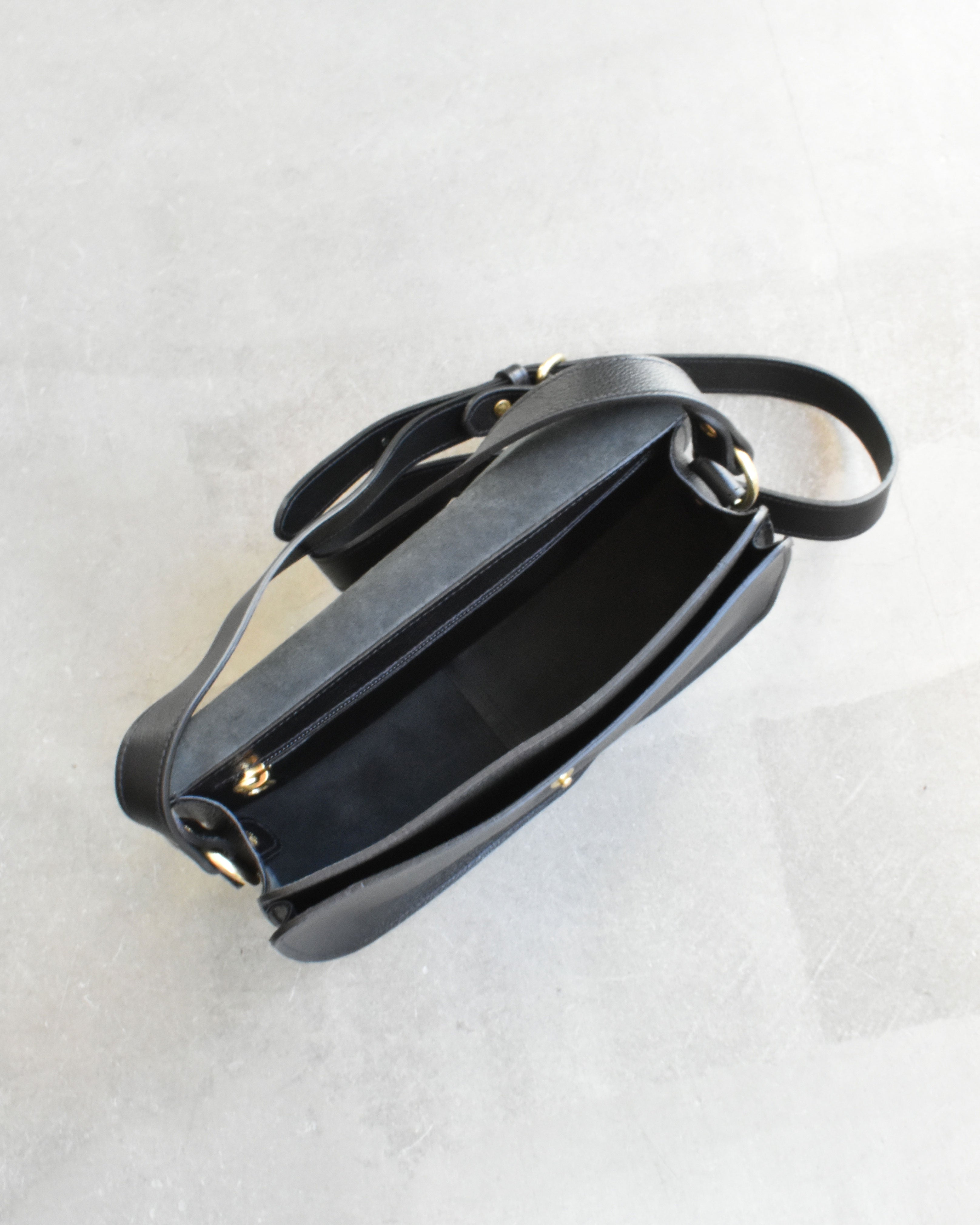 【イルビゾンテ】ショルダーバッグ 54162300611