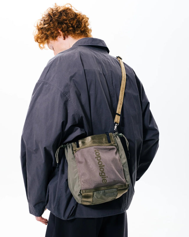 topologie / Summit Tote Small【バッグ単体】(Black/TechSateen)