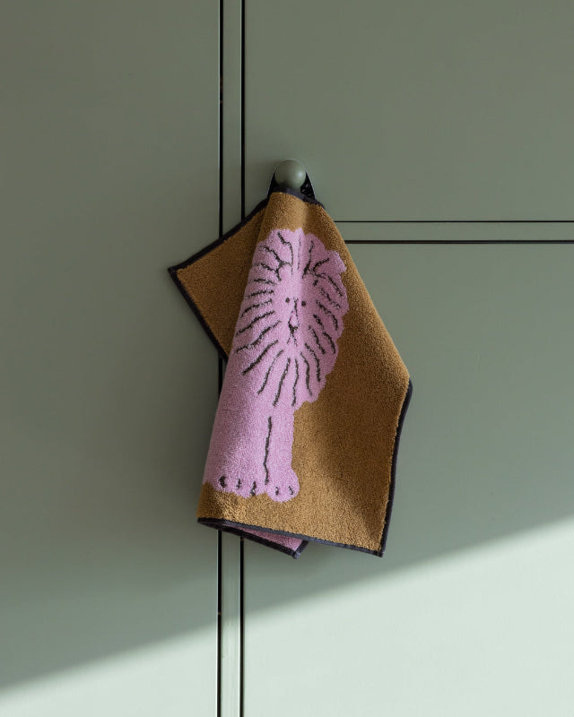 WARMGREY TAIL(ウォームグレーテール)/ LION HAND TOWEL - CORAL【バーンストア】