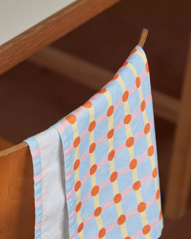 【バーンストア】WARMGREY TAIL / DOT CHECK KITCHEN CLOTH -STRAWBERRY ON LIGHT BLUE キッチンクロス