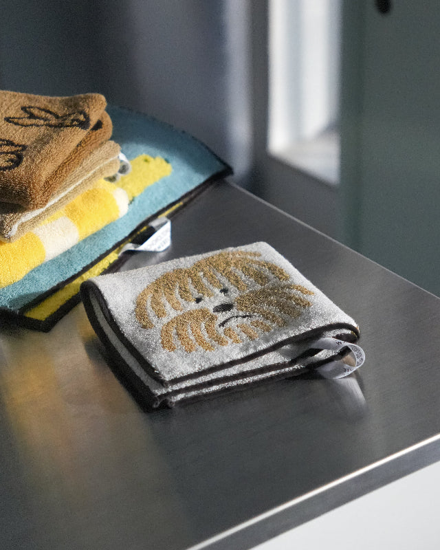 【バーンストア】WARMGREY TAIL / FLUFFY DOG HAND TOWEL - BEIGE