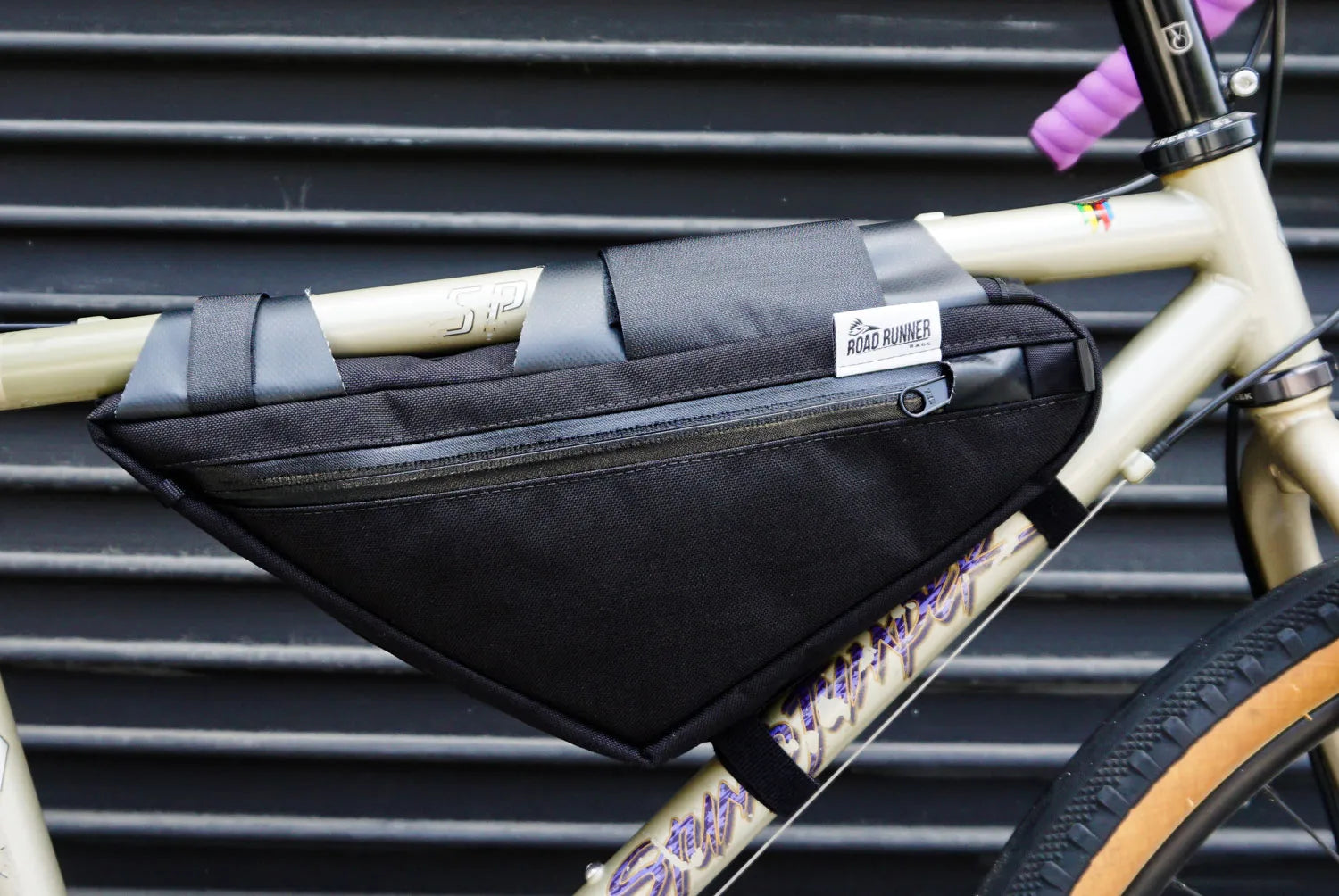 【バーンストア】ROAD RUNNER BAGS / The Wedge Half Frame Bag (ウェッジハーフフレームバッグ)