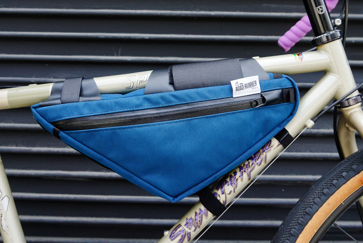 【バーンストア】ROAD RUNNER BAGS / The Wedge Half Frame Bag (ウェッジハーフフレームバッグ)