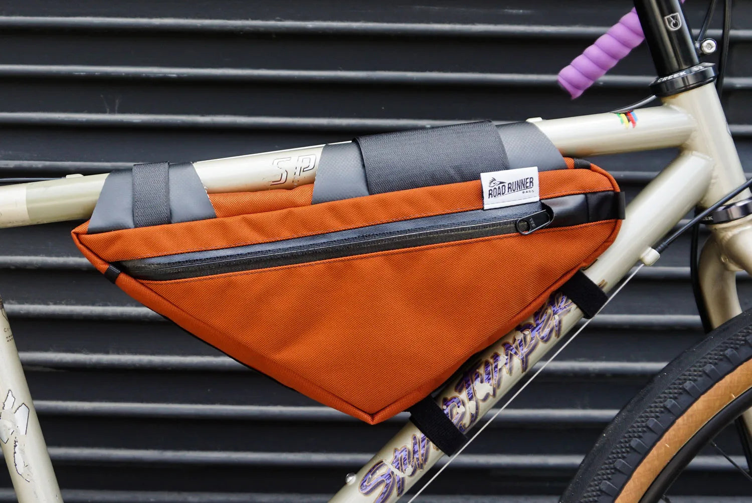 【バーンストア】ROAD RUNNER BAGS / The Wedge Half Frame Bag (ウェッジハーフフレームバッグ)