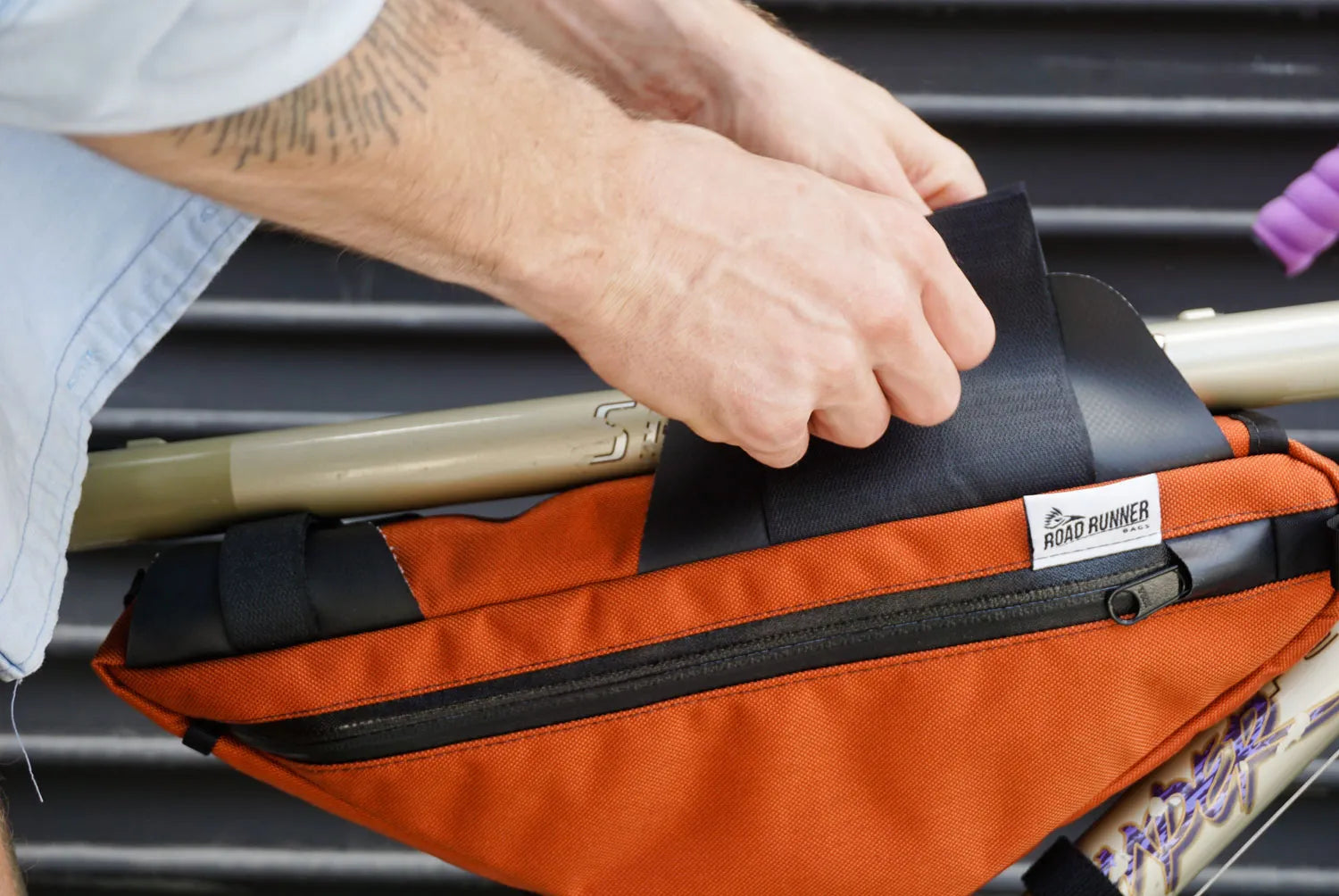 【バーンストア】ROAD RUNNER BAGS / The Wedge Half Frame Bag (ウェッジハーフフレームバッグ)