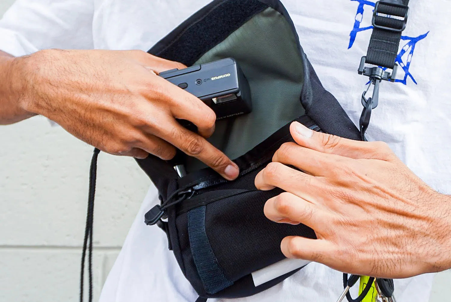 【バーンストア】ROAD RUNNER BAGS / Mini Sling Day Bag (ミニスリングデイバッグ)