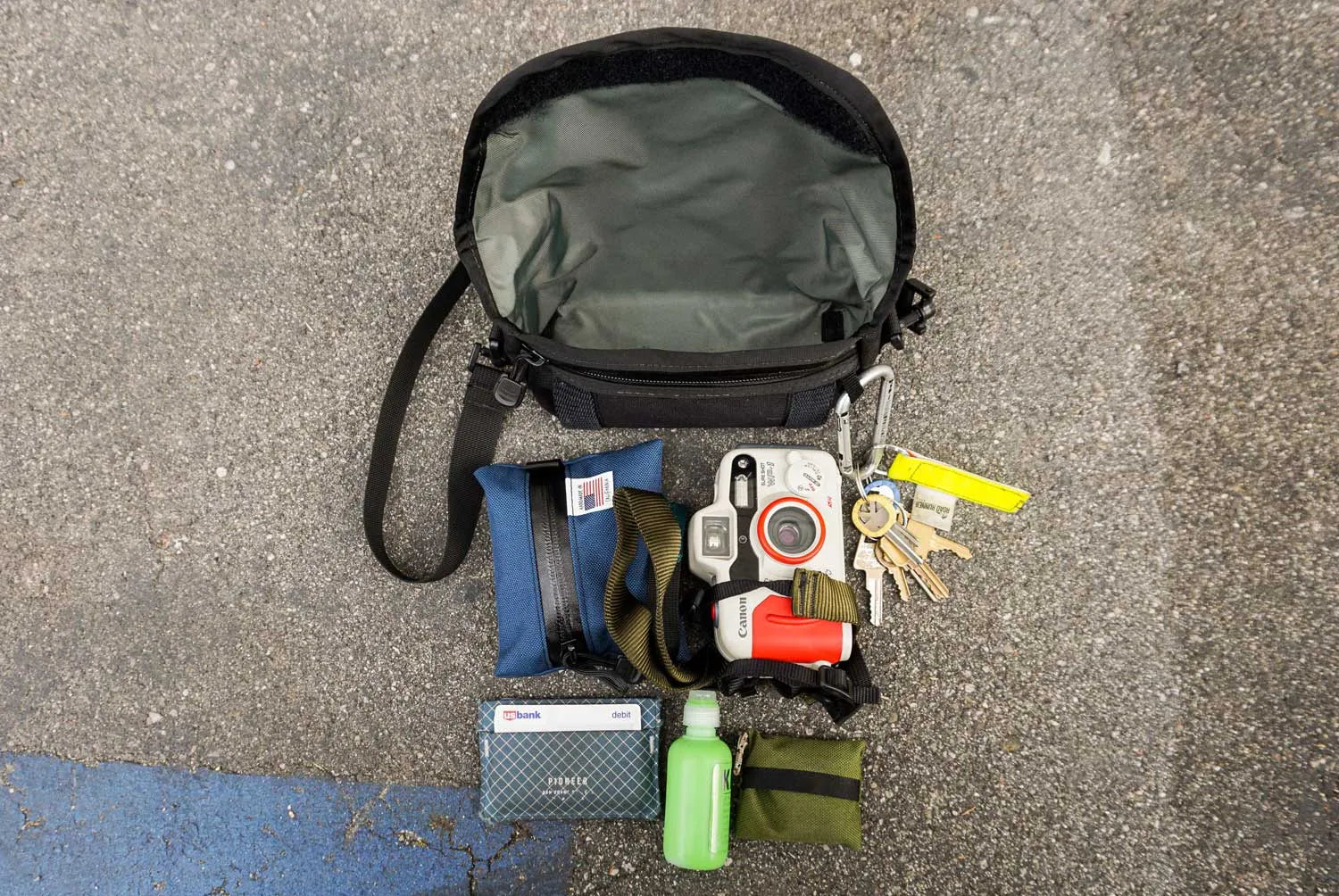 【バーンストア】ROAD RUNNER BAGS / Mini Sling Day Bag (ミニスリングデイバッグ)