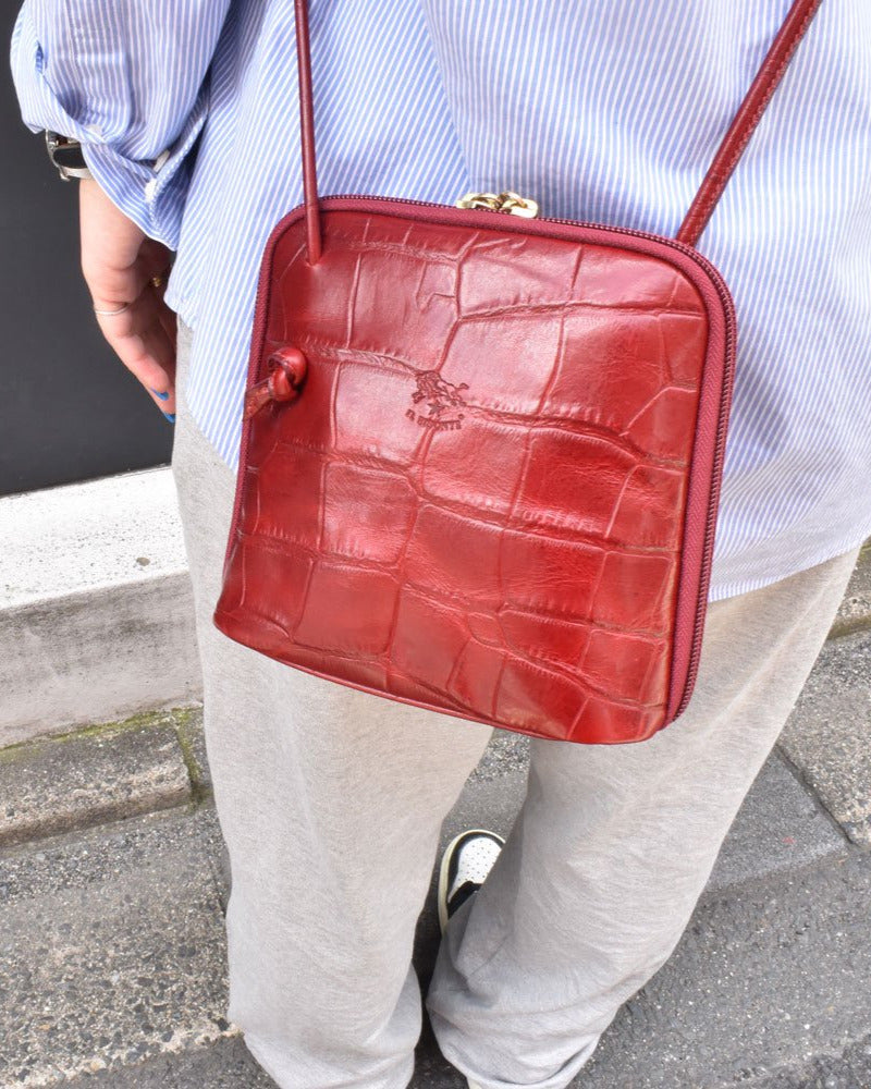 【イルビゾンテ】クロコエンボスドレザー クロスボディバッグ 54202307811