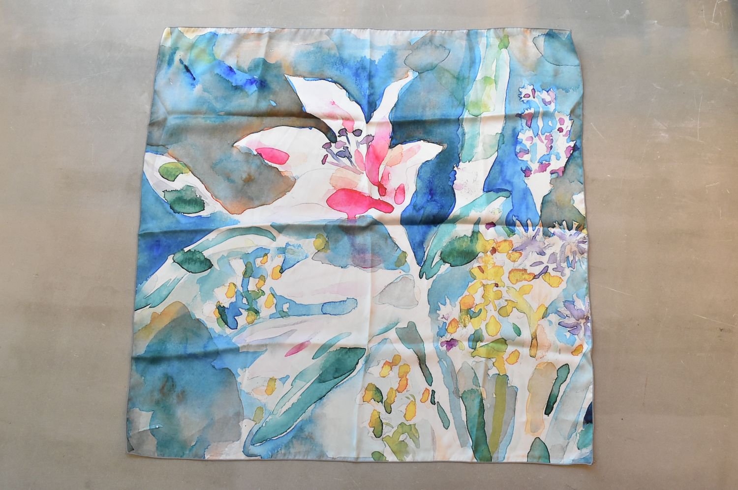 【バーンストア】Wild Lily Pattern Scarf