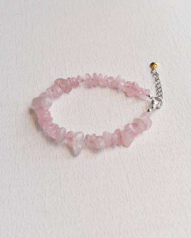 ROSETTAPRAYER（ロゼッタプレア） / NATIRAL CRYSTAL CHIP BRACELET- ROSE PINK【バーンストア】