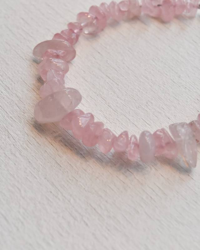 ROSETTAPRAYER（ロゼッタプレア） / NATIRAL CRYSTAL CHIP BRACELET- ROSE PINK【バーンストア】